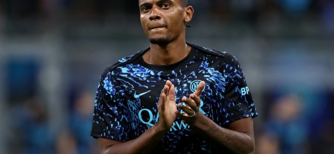 Manuel-Akanji-Inter-warm-up.jpg