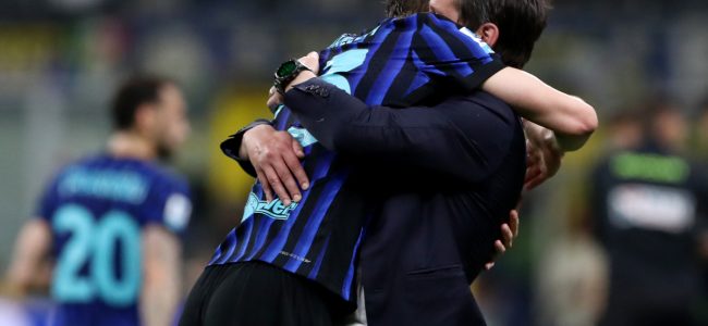 Nicolo-Barella-hug-Cristian-Chivu.jpg