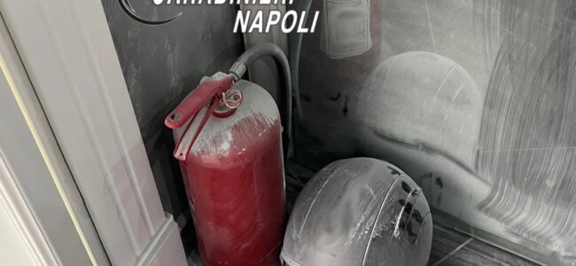 Villaricca-maltrattamenti-estintore.jpg