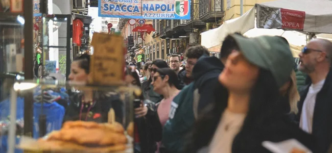 turisti-napoli.jpg