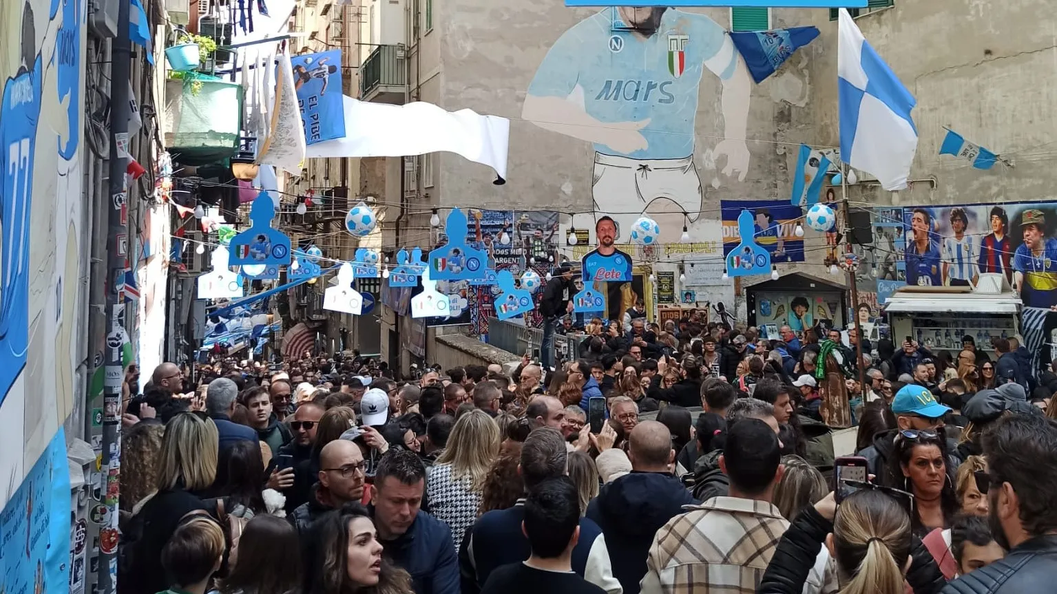 napoli trionfa a pasqua oltre 2 milioni di turisti quasi il doppio rispetto al 2022 da Napolipiu.com napoli trionfa a pasqua oltre 2 milioni di turisti quasi il doppio rispetto al 2022