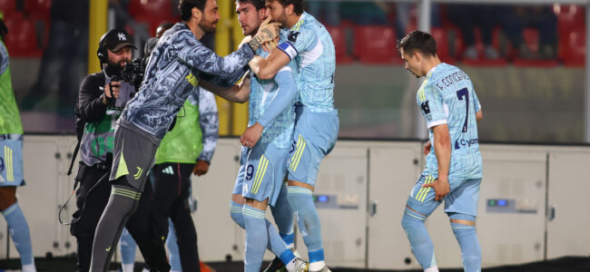 Dusan-Vlahovic-hugged.jpg