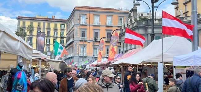 mercato-europeo-napoli.jpg