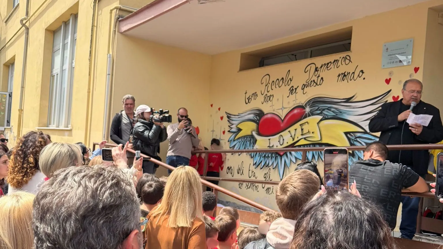 murale dedicato a domenico omaggio al bambino scomparso a soli due anni nel napoletano da Napolipiu.com murale dedicato a domenico omaggio al bambino scomparso a soli due anni nel napoletano