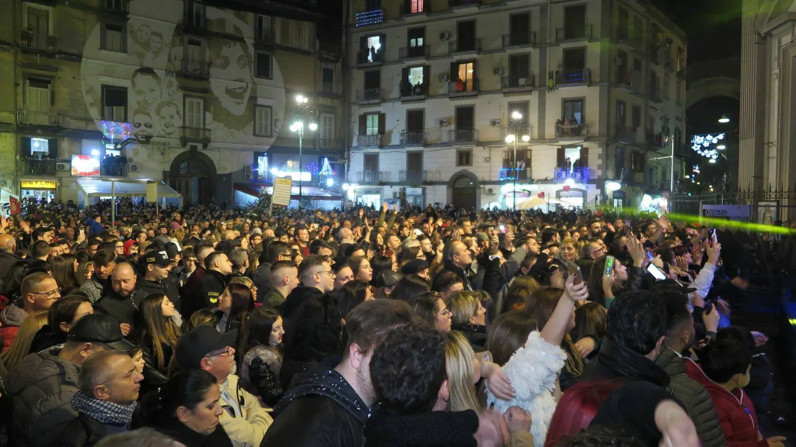 napoli 4 mesi di eventi gratuiti con fiorellino e natale galletta da Napolipiu.com napoli 4 mesi di eventi gratuiti con fiorellino e natale galletta