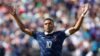 Mbappé conquista un altro traguardo: 100 presenze con la Francia.