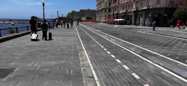 A-Napoli-un-lungomare-bianco-e-nero-dimensioni-grandi.jpeg