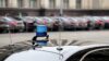 Il sindaco rinuncia all’auto blu e trasforma il servizio in taxi sociale.