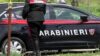 Rapina in gioielleria: ferito un 19enne, panico al centro commerciale.