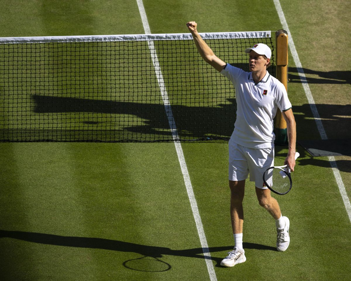 sinner avanza ai quarti di wimbledon supera il giapponese mochizuki con determinazione da Napolipiu.com sinner avanza ai quarti di wimbledon supera il giapponese mochizuki con determinazione
