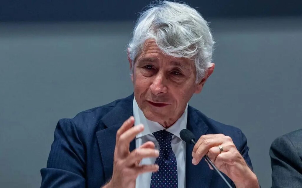 Andrea-Abodi-ministro-e1781175392626.jpg