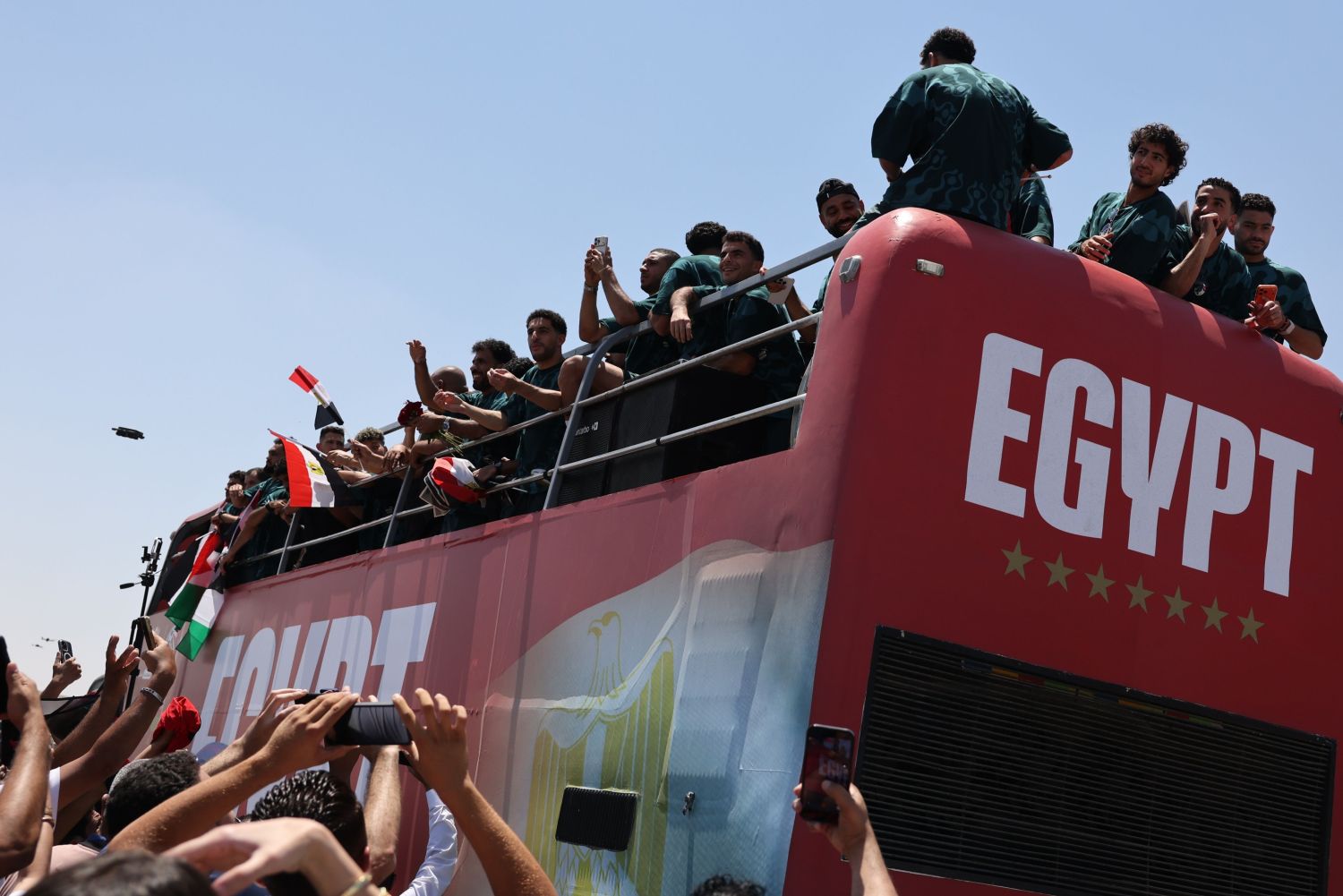la nazionale egiziana torna a casa post mondiale e incontra il presidente al sisi da Napolipiu.com la nazionale egiziana torna a casa post mondiale e incontra il presidente al sisi