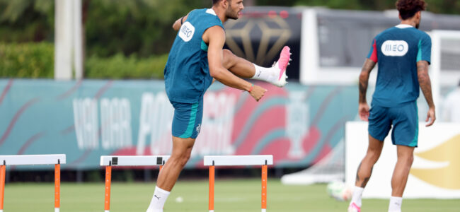 Goncalo-Ramos-warm-up.jpg