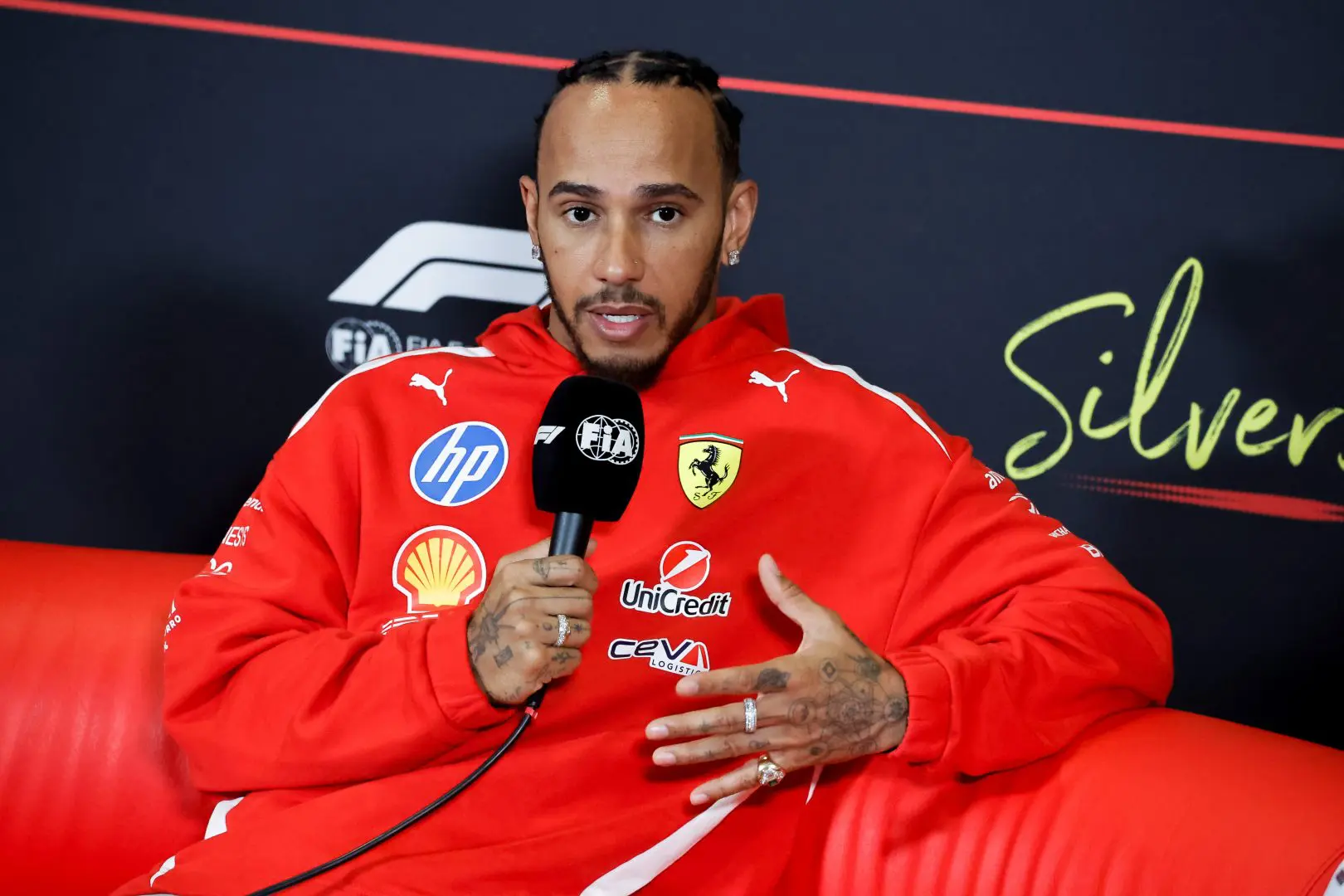 f1 a silverstone hamilton ammette che il titolo mondiale 232 distante per mercedes da Napolipiu.com f1 a silverstone hamilton ammette che il titolo mondiale 232 distante per mercedes