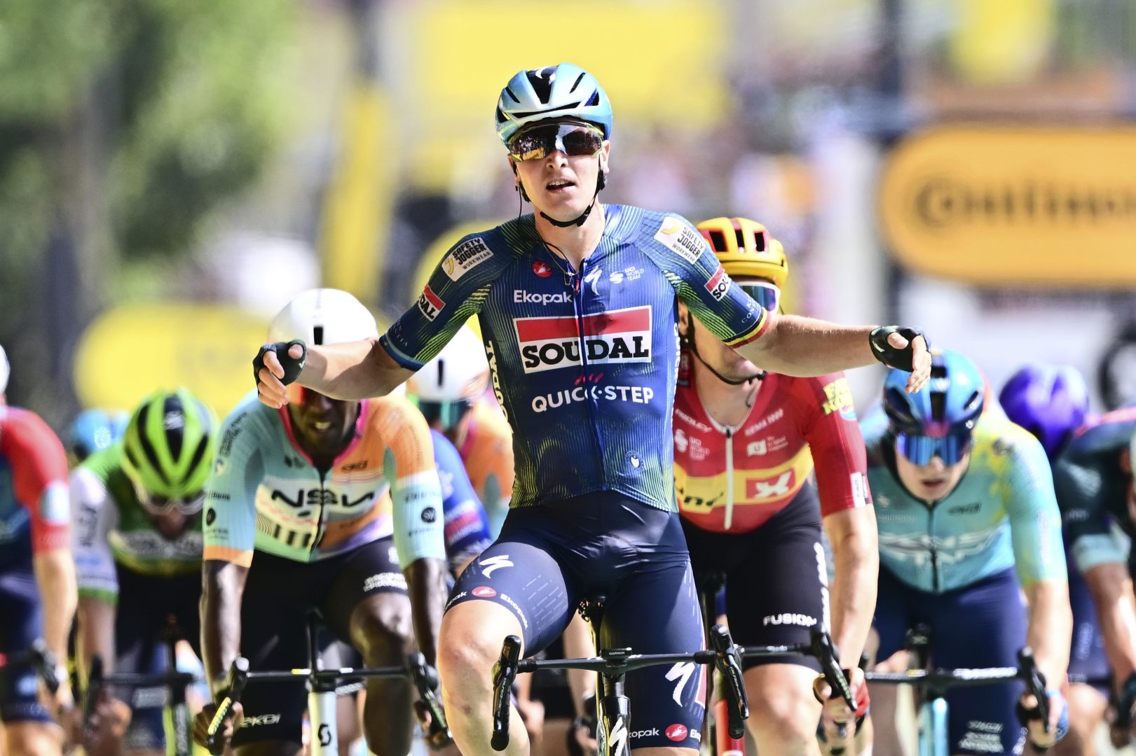merlier conquista l8217ottava tappa del tour de france pogacar mantiene la maglia gialla da Napolipiu.com merlier conquista l8217ottava tappa del tour de france pogacar mantiene la maglia gialla