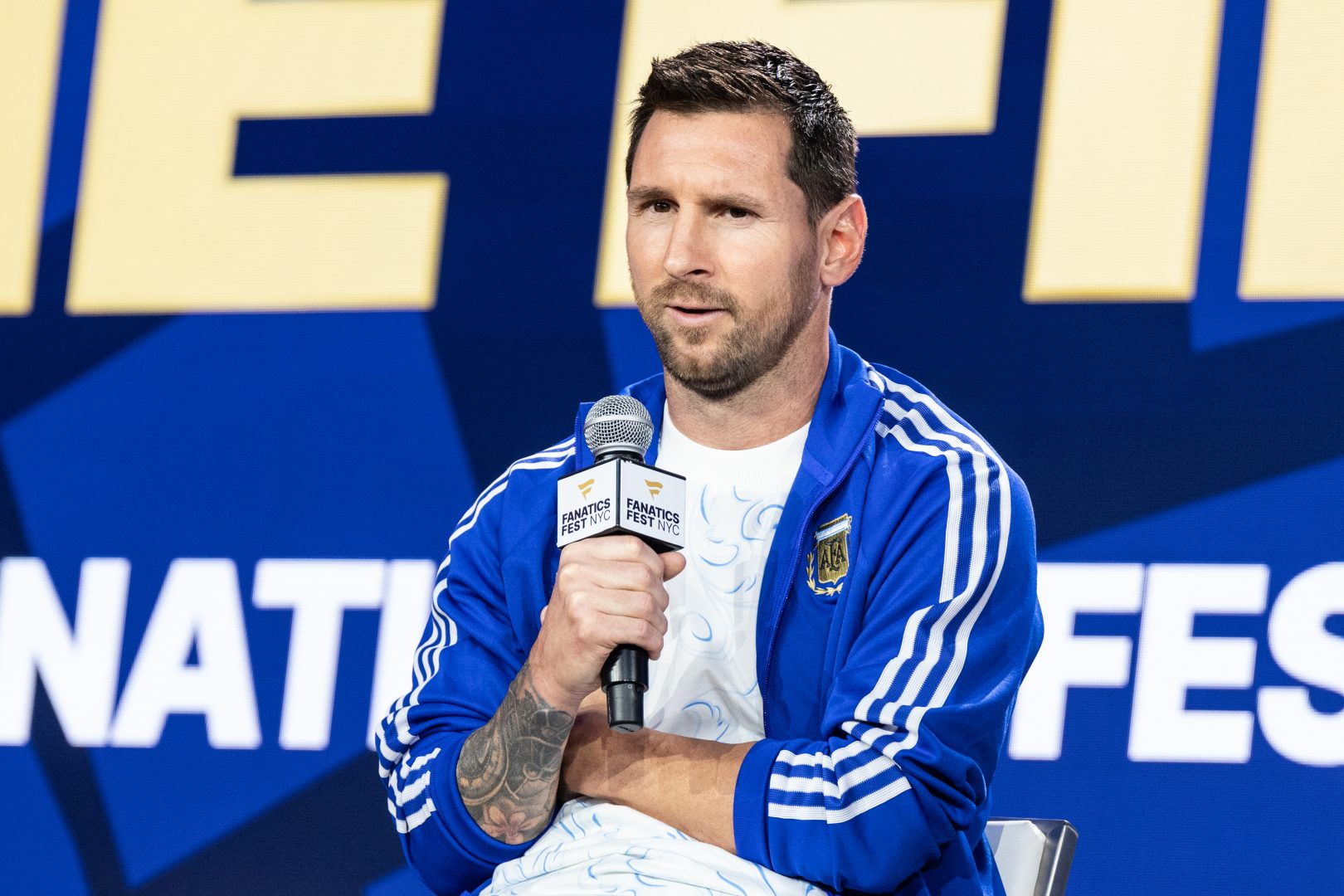messi e yamal un8217immagine sorprendente di un futuro campione nella finale mondiale da Napolipiu.com messi e yamal un8217immagine sorprendente di un futuro campione nella finale mondiale