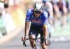 Van der Poel vince la nona tappa del Tour de France, Pogacar resta in maglia gialla.