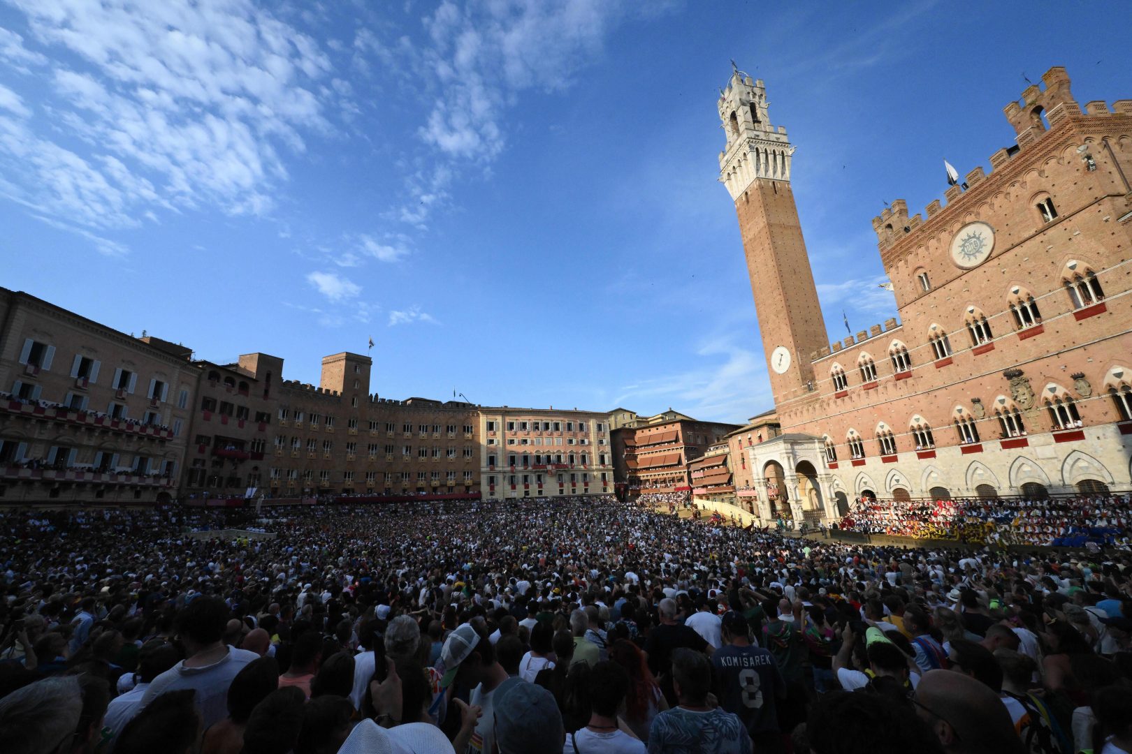 l8217aquila conquista il palio di siena dopo 34 anni tittia trionfa di nuovo da Napolipiu.com l8217aquila conquista il palio di siena dopo 34 anni tittia trionfa di nuovo