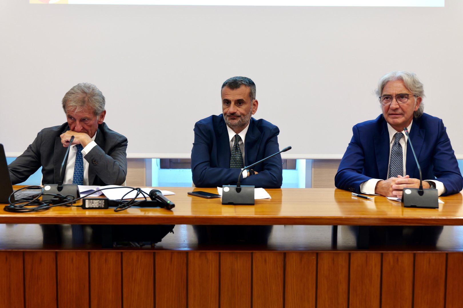 decaro lancia puglia moltiplica 360 milioni per sostenere le imprese locali da Napolipiu.com decaro lancia puglia moltiplica 360 milioni per sostenere le imprese locali