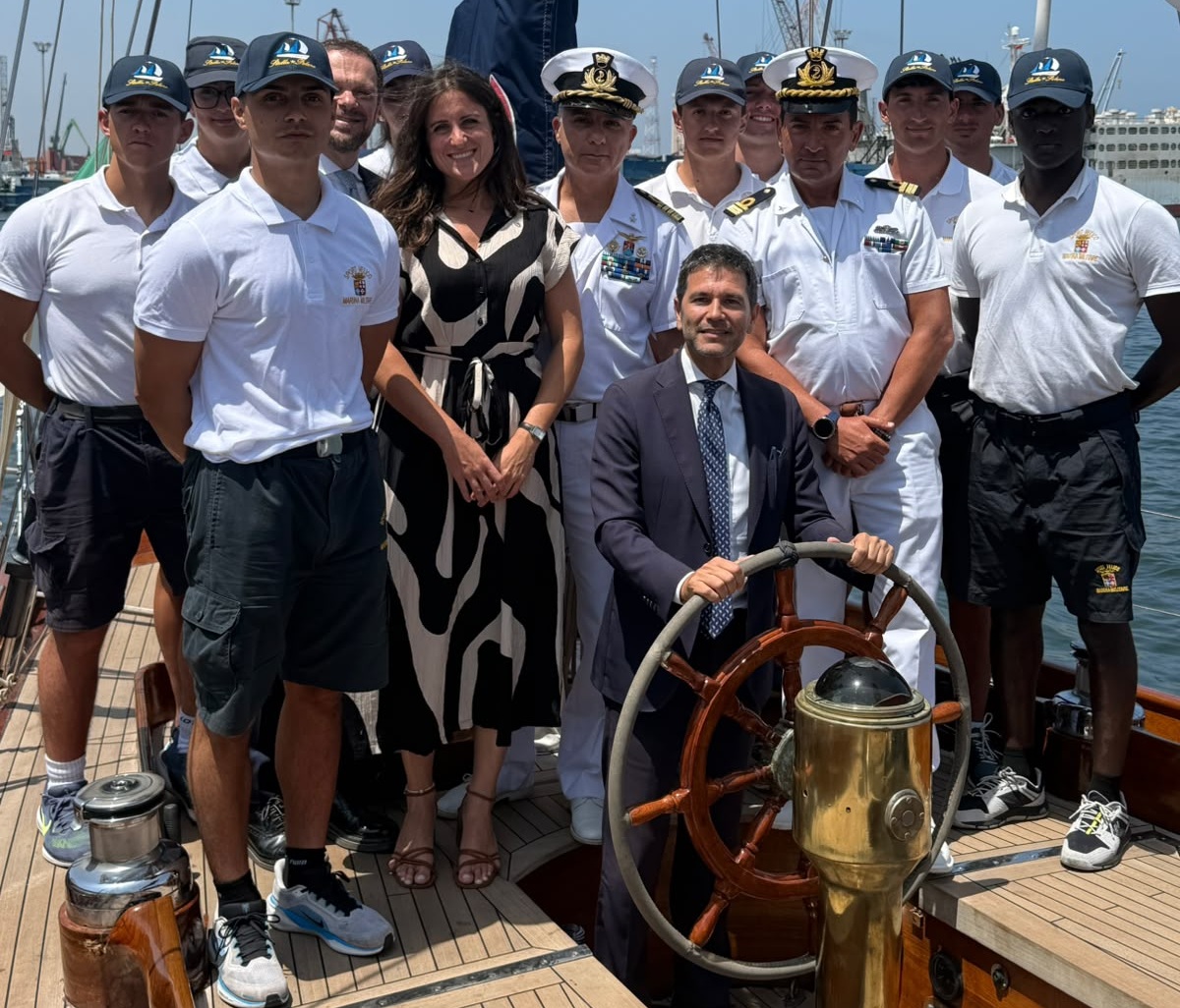 l8217ambasciatore italiano in marocco pasquale salzano visita la nave scuola stella polare a casablanca da Napolipiu.com l8217ambasciatore italiano in marocco pasquale salzano visita la nave scuola stella polare a casablanca
