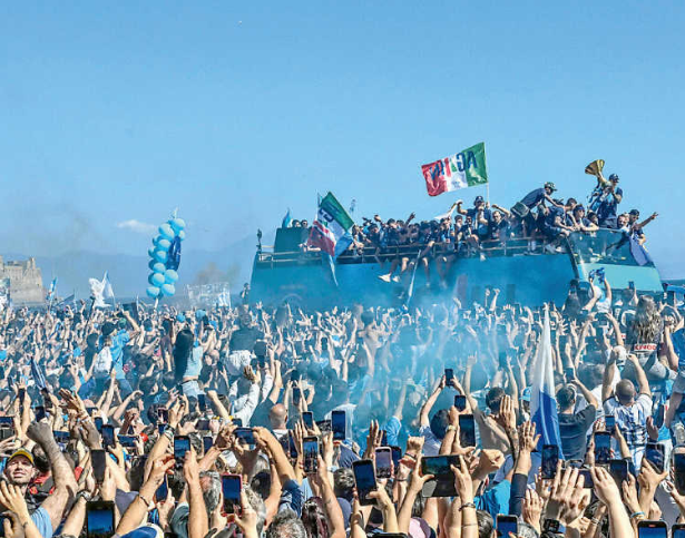 repubblica i cento anni del napoli video sui monumenti fuochi e bande popolari da Napolipiu.com repubblica i cento anni del napoli video sui monumenti fuochi e bande popolari