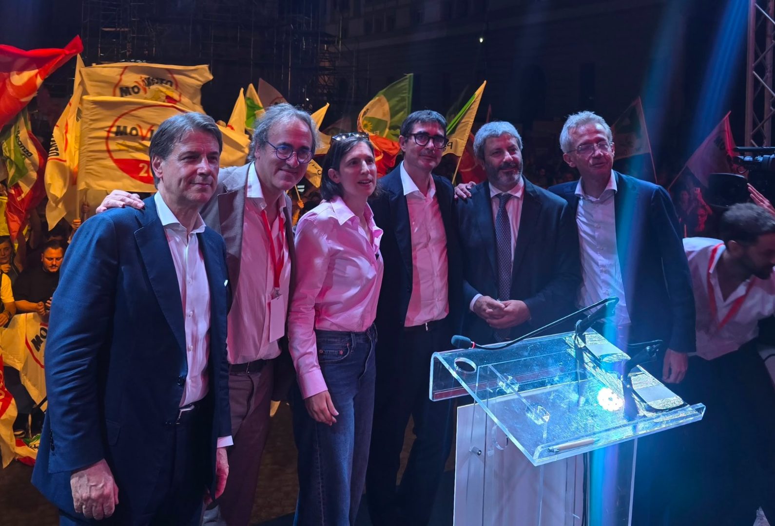 il centrosinistra a napoli conclude con la classica foto di famiglia da Napolipiu.com il centrosinistra a napoli conclude con la classica foto di famiglia