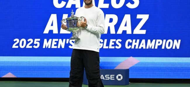 Alcaraz-Us-Open-2025-con-coppa-IPA-Agency.jpg
