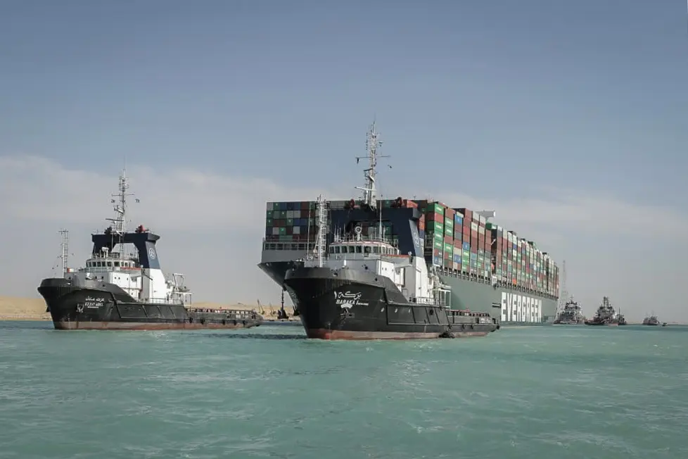 Canale-Suez-container.jpg