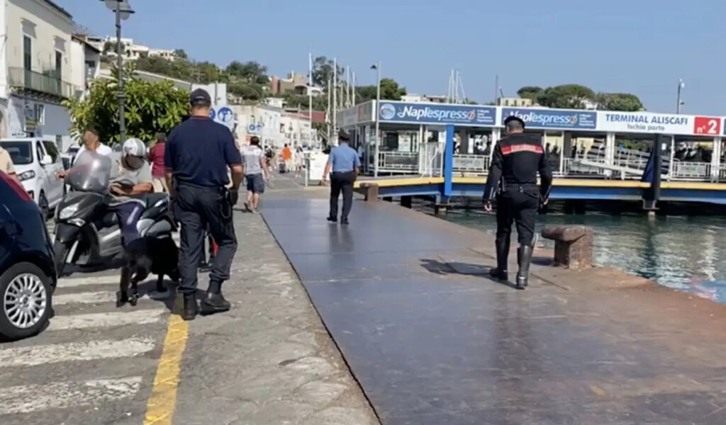 Carabinieri-Ischia.jpeg