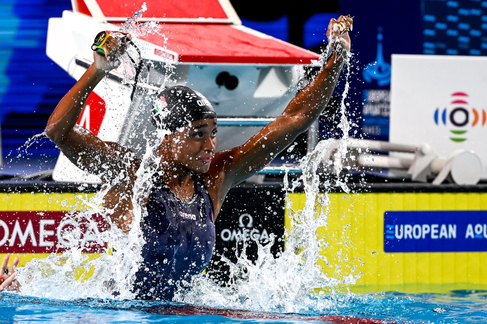 sara curtis nella leggenda oro e record del mondo nei 50 dorso agli europei di parigi da Napolipiu.com sara curtis nella leggenda oro e record del mondo nei 50 dorso agli europei di parigi