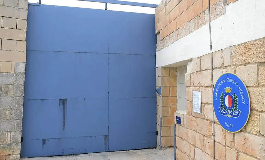 15enne italiano detenuto a malta il ministro dell8217interno bedingfield necessarie e proporzionate le misure di isolamento da Napolipiu.com 15enne italiano detenuto a malta il ministro dell8217interno bedingfield necessarie e proporzionate le misure di isolamento