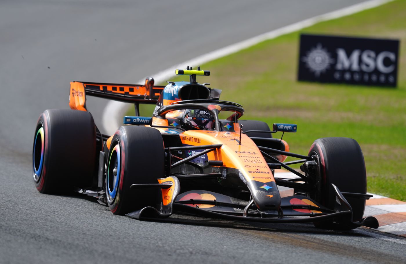 f1 a zandvoort trionfa ancora norris su antonelli e russell hamilton e leclerc ai piedi del podio da Napolipiu.com f1 a zandvoort trionfa ancora norris su antonelli e russell hamilton e leclerc ai piedi del podio