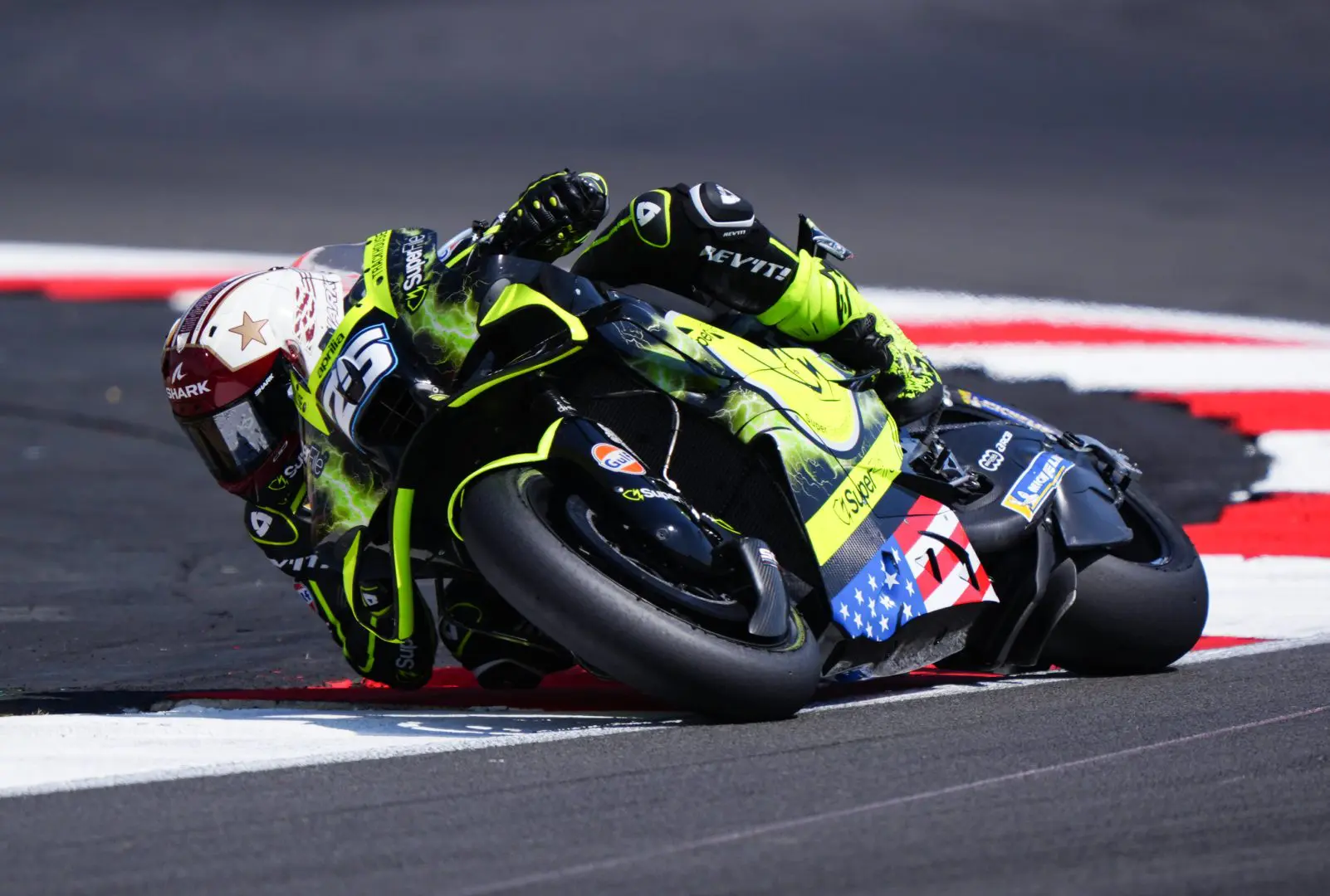 raul fernandez vince a silverstone martin e bezzecchi sul podio da Napolipiu.com raul fernandez vince a silverstone martin e bezzecchi sul podio