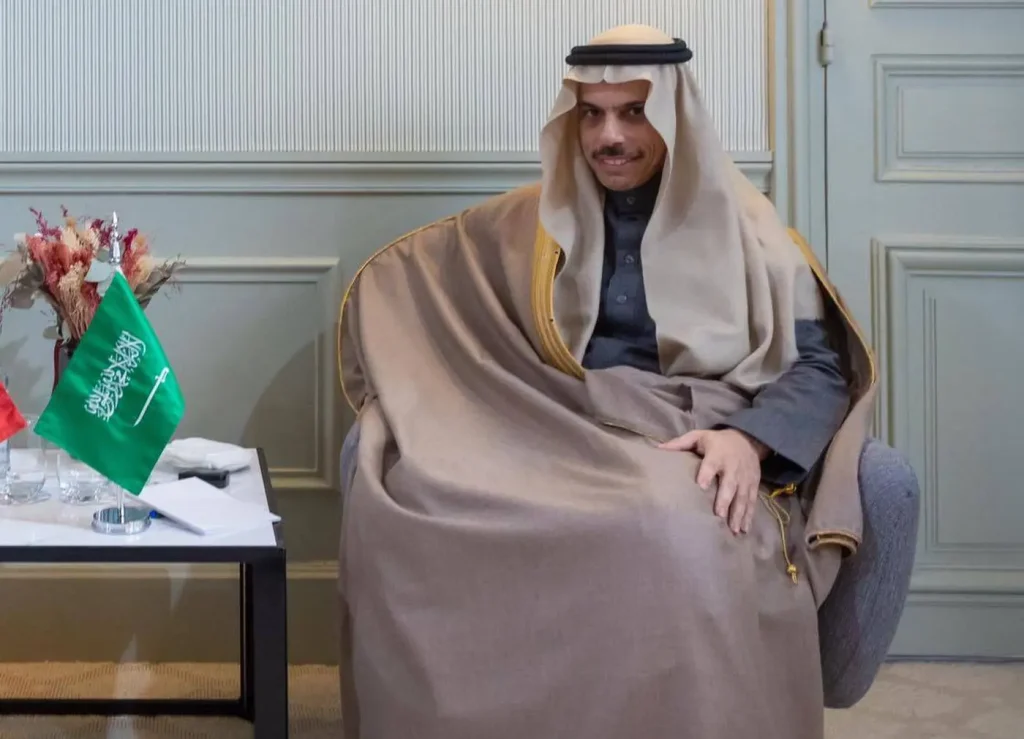 Faisal-bin-Farhan.jpg
