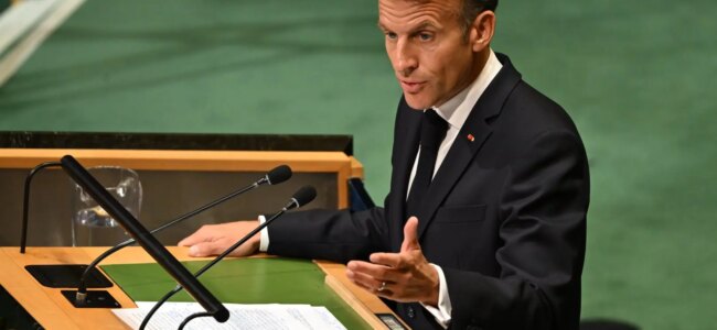 Macron-1.jpg