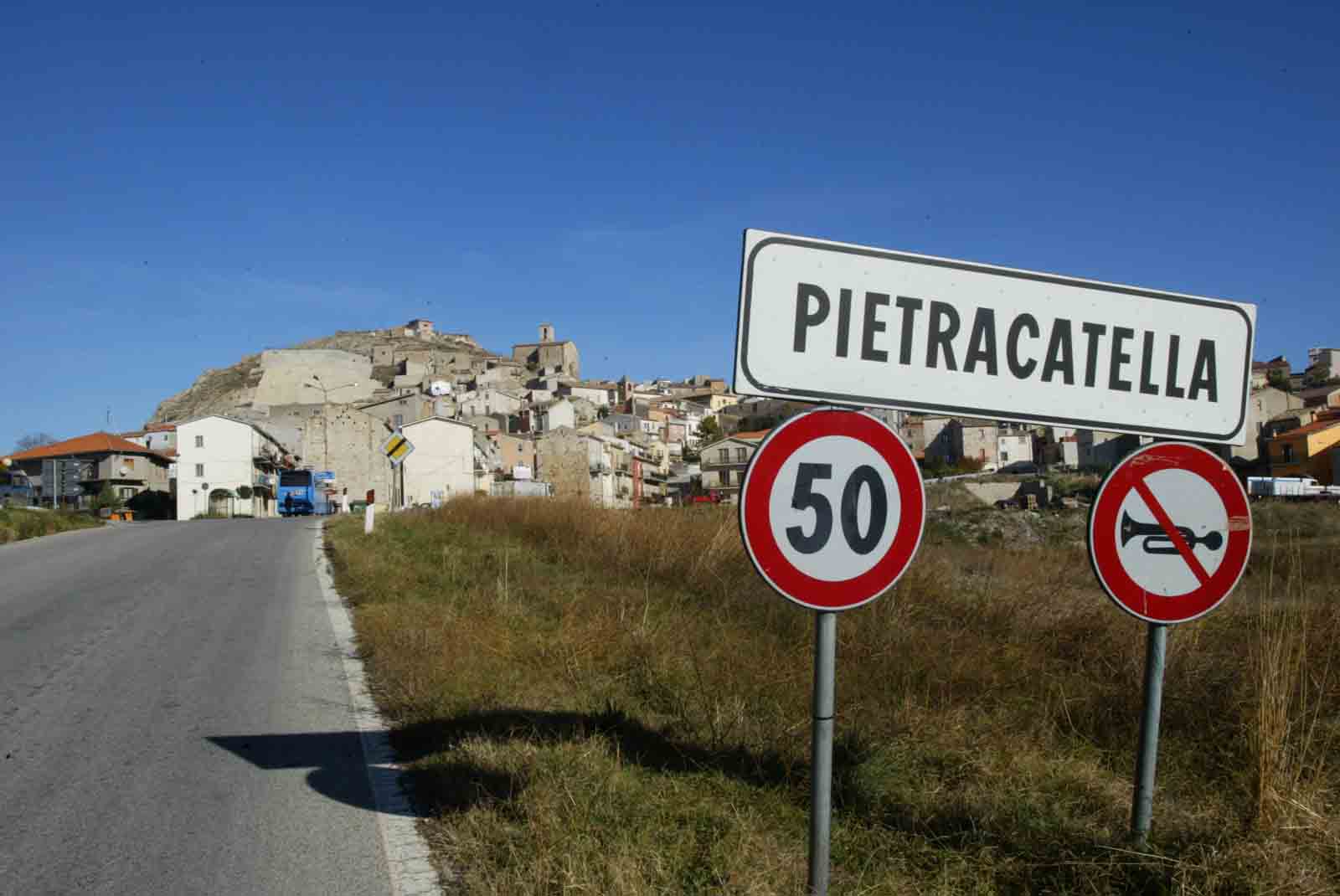 morte avvelenate con la ricina a pietracatella perquisizione nello studio di gianni di vita da Napolipiu.com morte avvelenate con la ricina a pietracatella perquisizione nello studio di gianni di vita