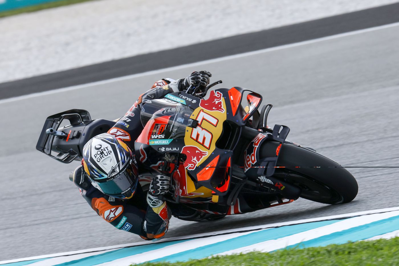 motogp acosta vince la sprint in malesia davanti a marc marquez e bezzecchi forfait martin da Napolipiu.com motogp acosta vince la sprint in malesia davanti a marc marquez e bezzecchi forfait martin