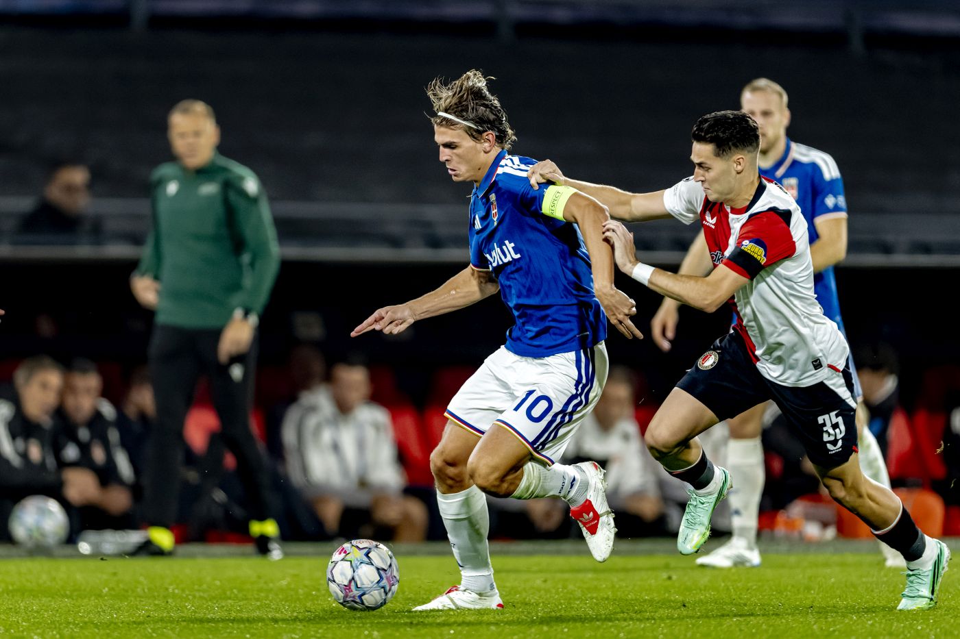 primo ko per il como in champions il feyenoord si impone 3 2 da Napolipiu.com primo ko per il como in champions il feyenoord si impone 3 2