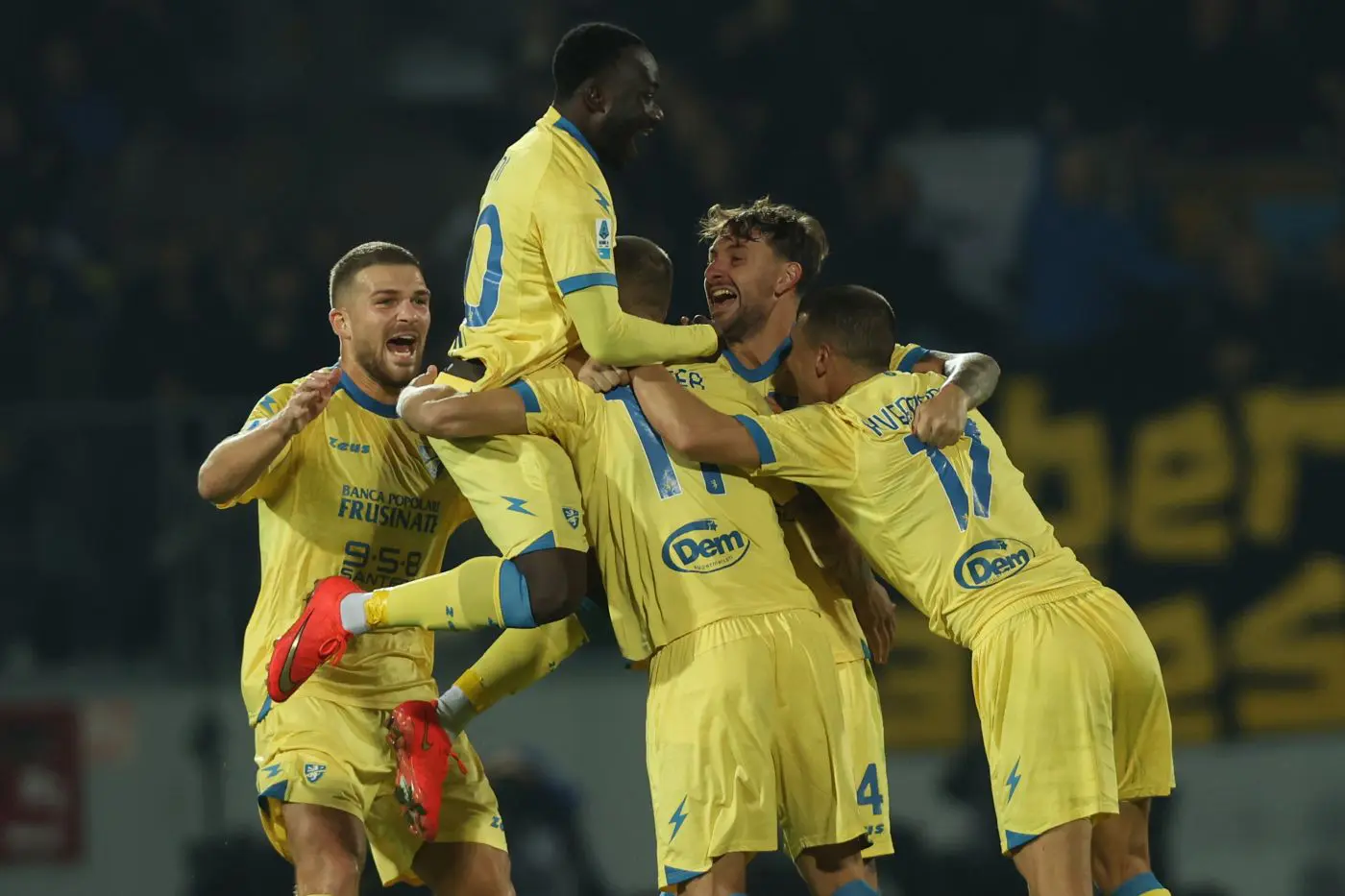 il frosinone regala gol e spettacolo 5 1 al lecce da Napolipiu.com il frosinone regala gol e spettacolo 5 1 al lecce