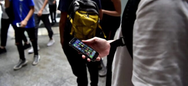 Giovani-Smartphone.jpg
