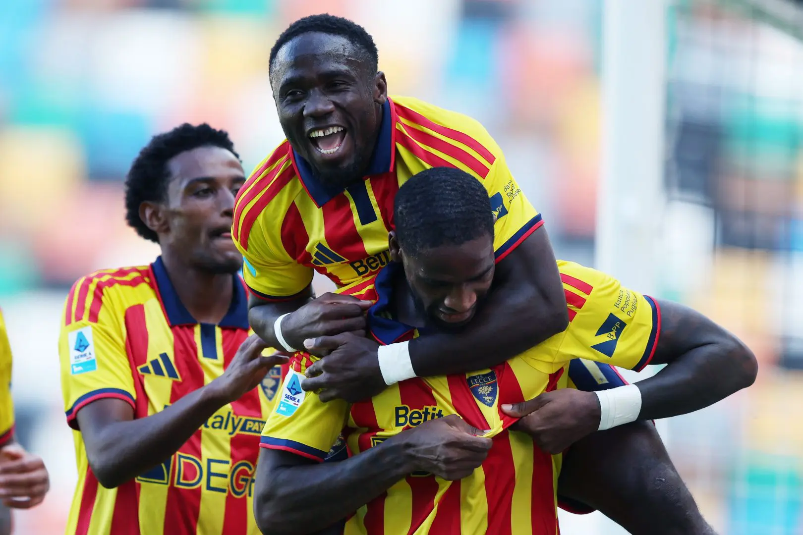 il lecce cala il tris in casa dell8217udinese 232 crisi nera per i friulani da Napolipiu.com il lecce cala il tris in casa dell8217udinese 232 crisi nera per i friulani