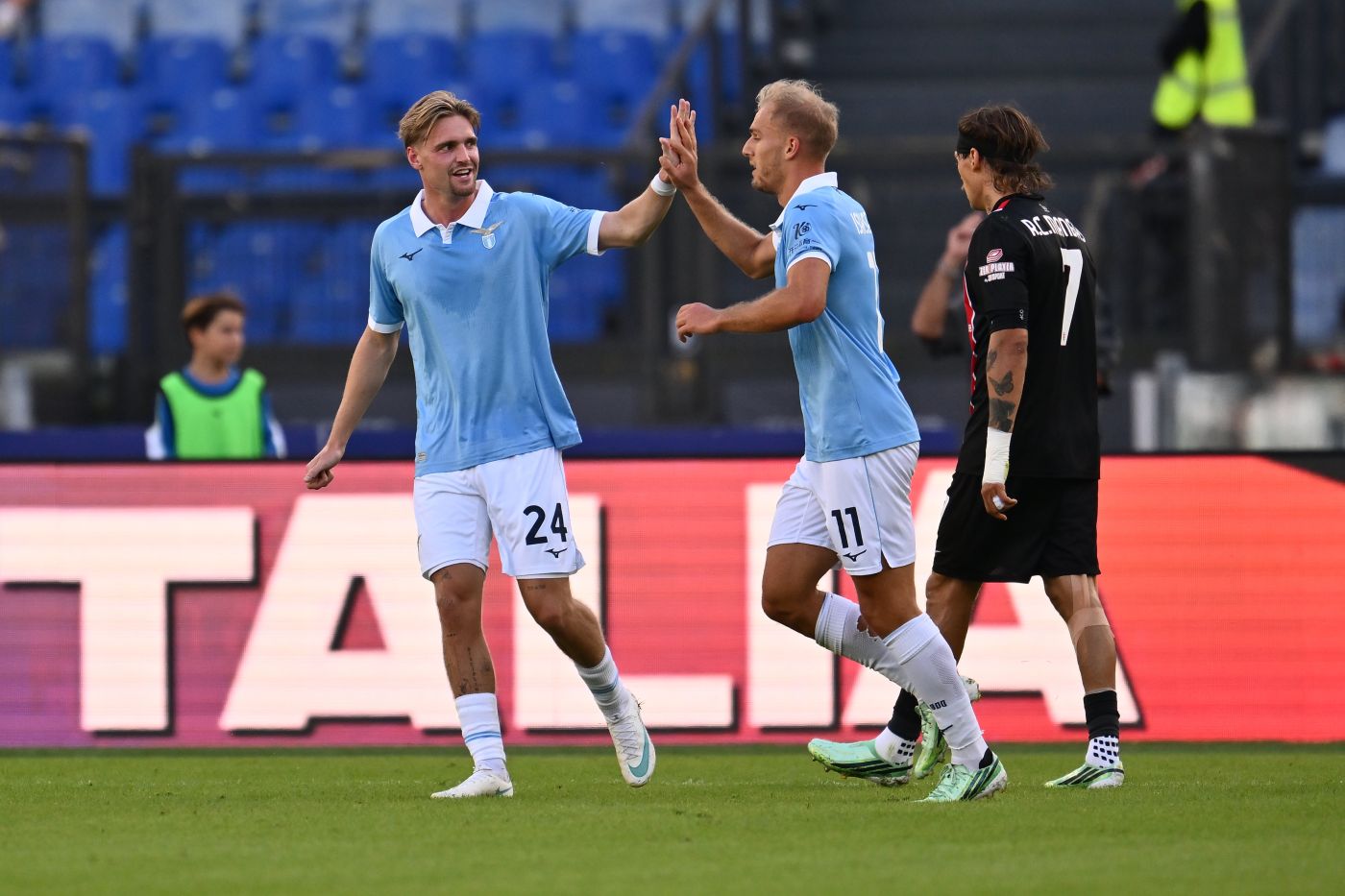 la lazio supera 3 1 il monza e riaggancia l8217inter in testa alla classifica da Napolipiu.com la lazio supera 3 1 il monza e riaggancia l8217inter in testa alla classifica