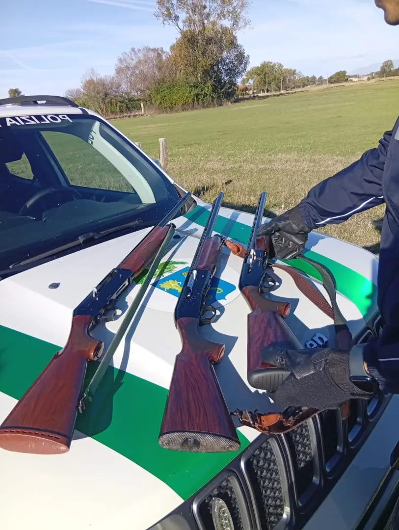 bracconaggio blitz della polizia provinciale di caserta e wwf a castel volturno 7 identificati e 3 richiami illegali sequestrati da Napolipiu.com bracconaggio blitz della polizia provinciale di caserta e wwf a castel volturno 7 identificati e 3 richiami illegali sequestrati